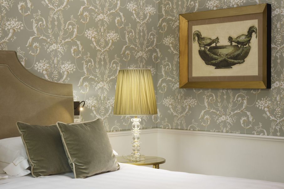 Hotel-san-firenze-suites-deluxe-room-08